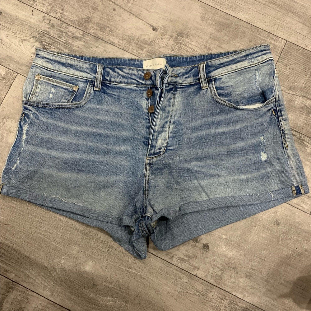 Glided intent shorts